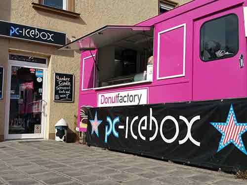 Parkplatz vor PC-IceBOX