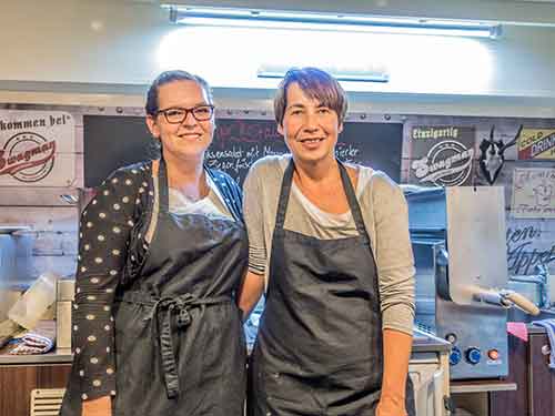 Womenpower im Swagman Foodtruck
