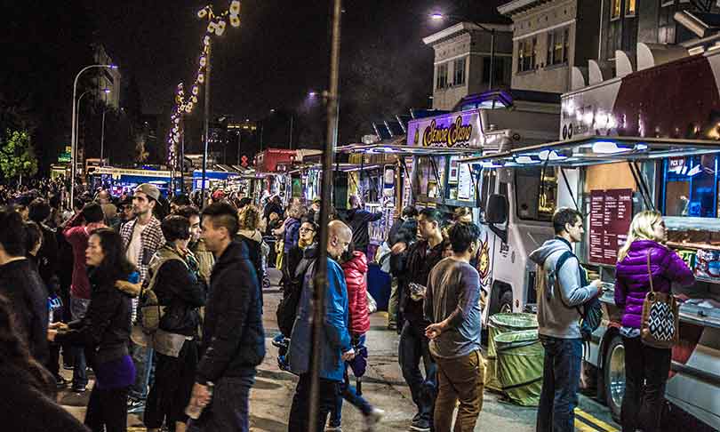 Foodtruck treffen am Abend