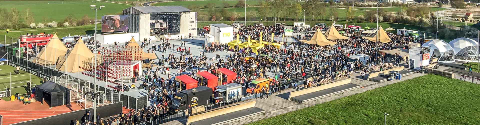 Luftaufnahme Foodtrucks Catering bei Adidas